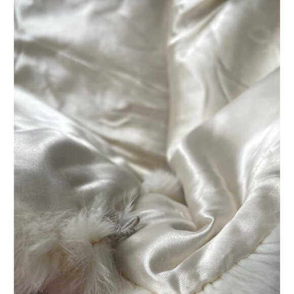 Vintage Rabbit Fur White Over The Shoulder Cape Wrap 70s Scarf Fits Small-Medium - Picture 11 of 16
